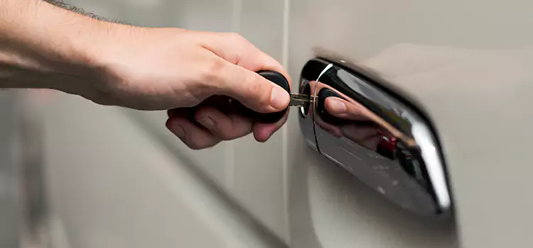 Why Choose Our Auto Locksmith Team in Waterloo, IA?